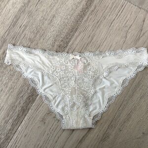 VS Dream Angels Elegant Lace Trimmed Women's Panty - Cream